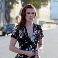 Rumer Willis exits Neil George Salon carrying a garment bag | Picture 111149